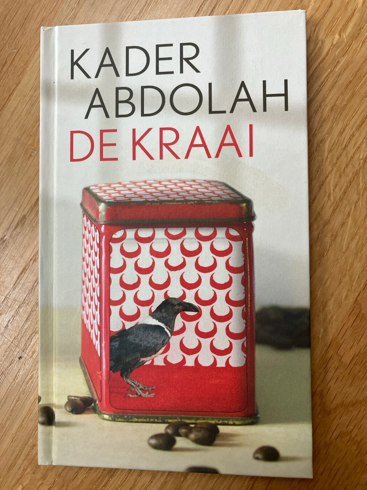 Kader Abdolah - De Kraai (Boek), Ophalen of Verzenden, Zo goed als nieuw, Nederland