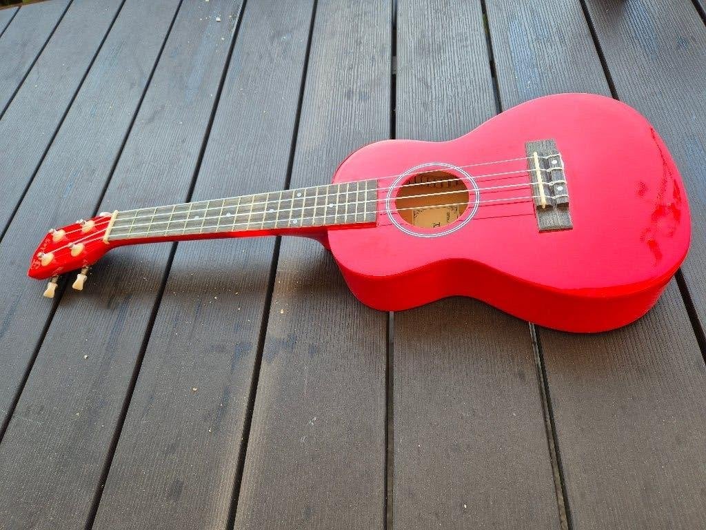 Fazley K23R-W concert ukelele rood, Muziek en Instrumenten, Ophalen, Zo goed als nieuw, Overige typen