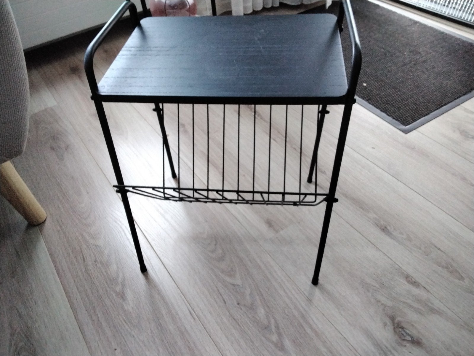Zwart bijzettafeltje met opbergruimte, Minder dan 55 cm, Gebruikt, Modern, Industrieel, Metaal of Aluminium