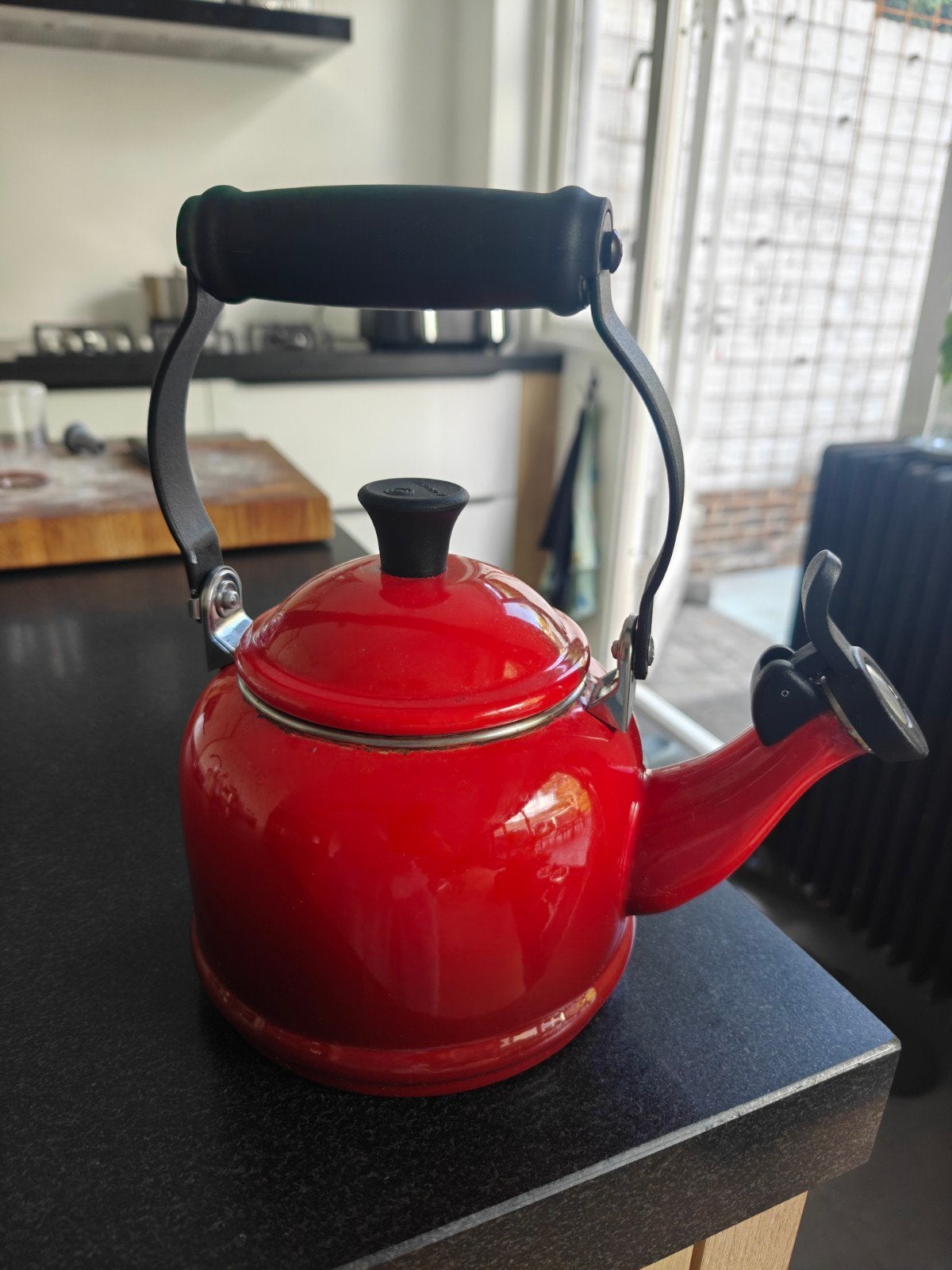 Rode fluitketel Le Creuset - Zo goed als nieuw, 1 tot 2 liter, Ophalen of Verzenden, Zo goed als nieuw