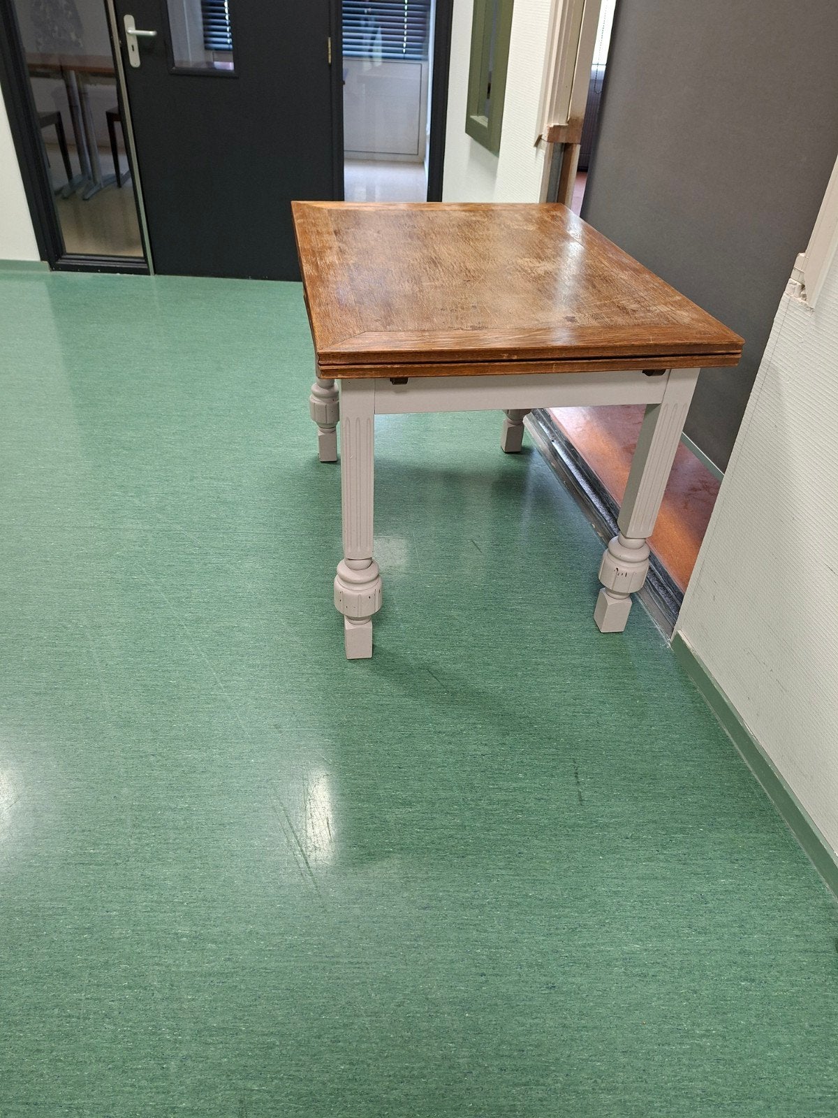 Uitschuifbare houten tafel - 111 cm tot 200 cm ophalen in he, Ophalen of Verzenden