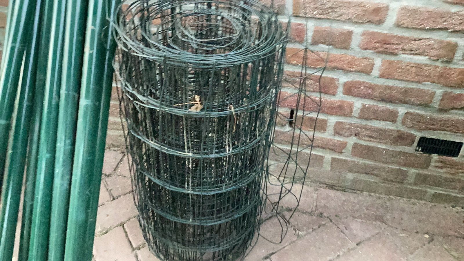 Groene afzetpaaltjes 12 stuks , 120 cm hoog en 15 mtr gaas, Tuin en Terras, Gaas en Draad, Ophalen, Gebruikt, 10 tot 20 meter