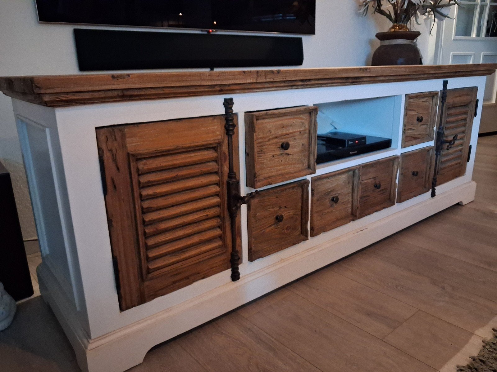 Uniek TV-meubel van hout met landelijke uitstraling, Ophalen, Gebruikt, 150 tot 200 cm, Minder dan 100 cm