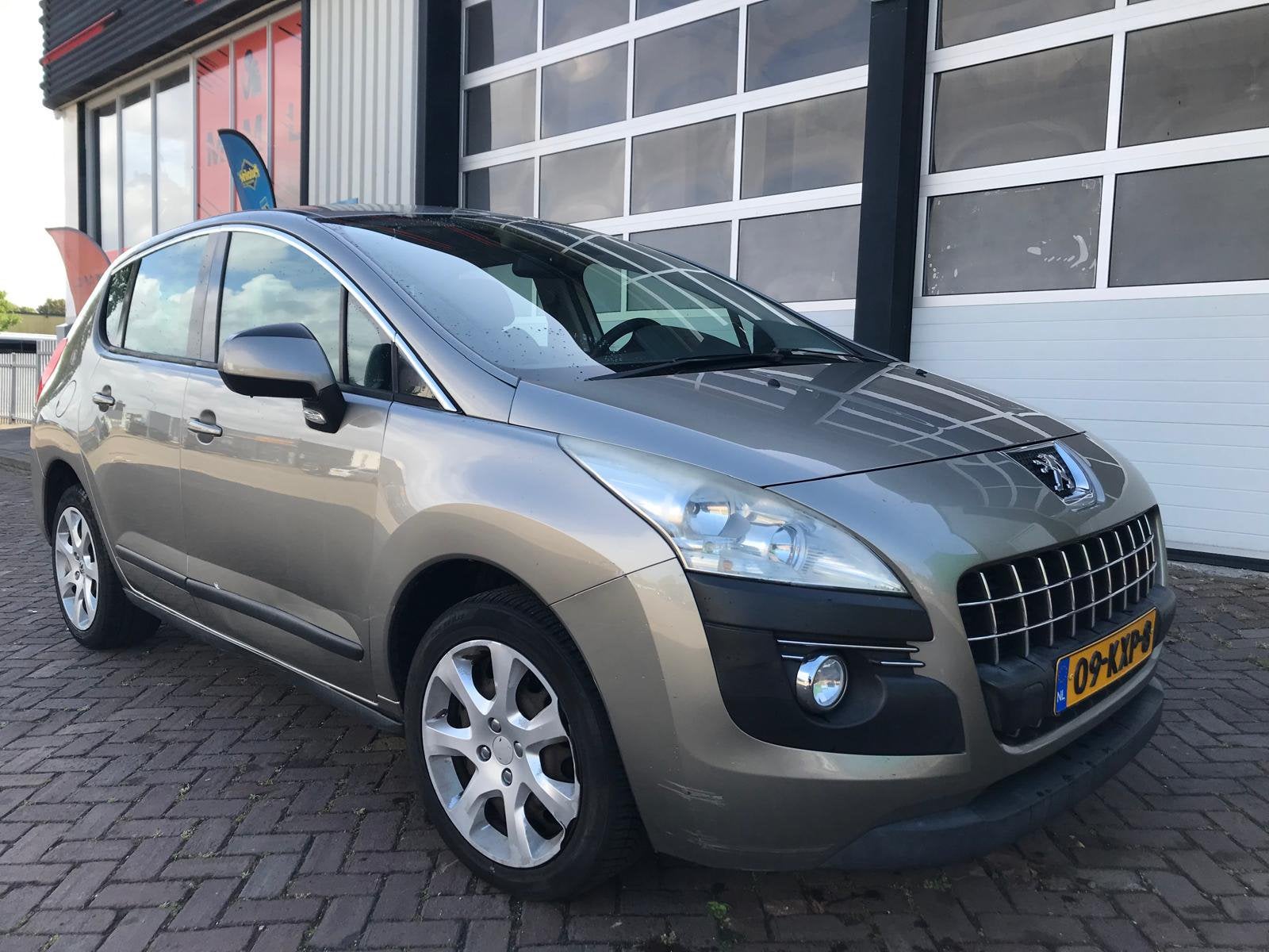 Peugeot 3008 1.6 VTI 2010 Grijs, Voorwielaandrijving, 1374 kg, Stof, 4 cilinders