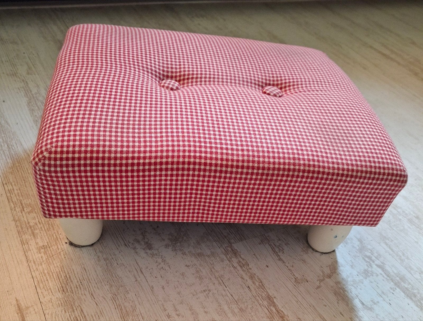 Leuke rood-wit geruite poef/voetenbank, Ophalen, Minder dan 50 cm, Gebruikt, Landelijk, Speels