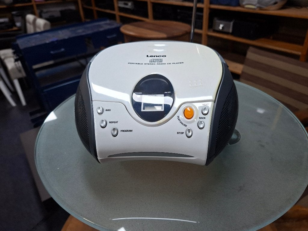 zgan witte draagbare radio met cd speler in 1, Ophalen of Verzenden, Zo goed als nieuw