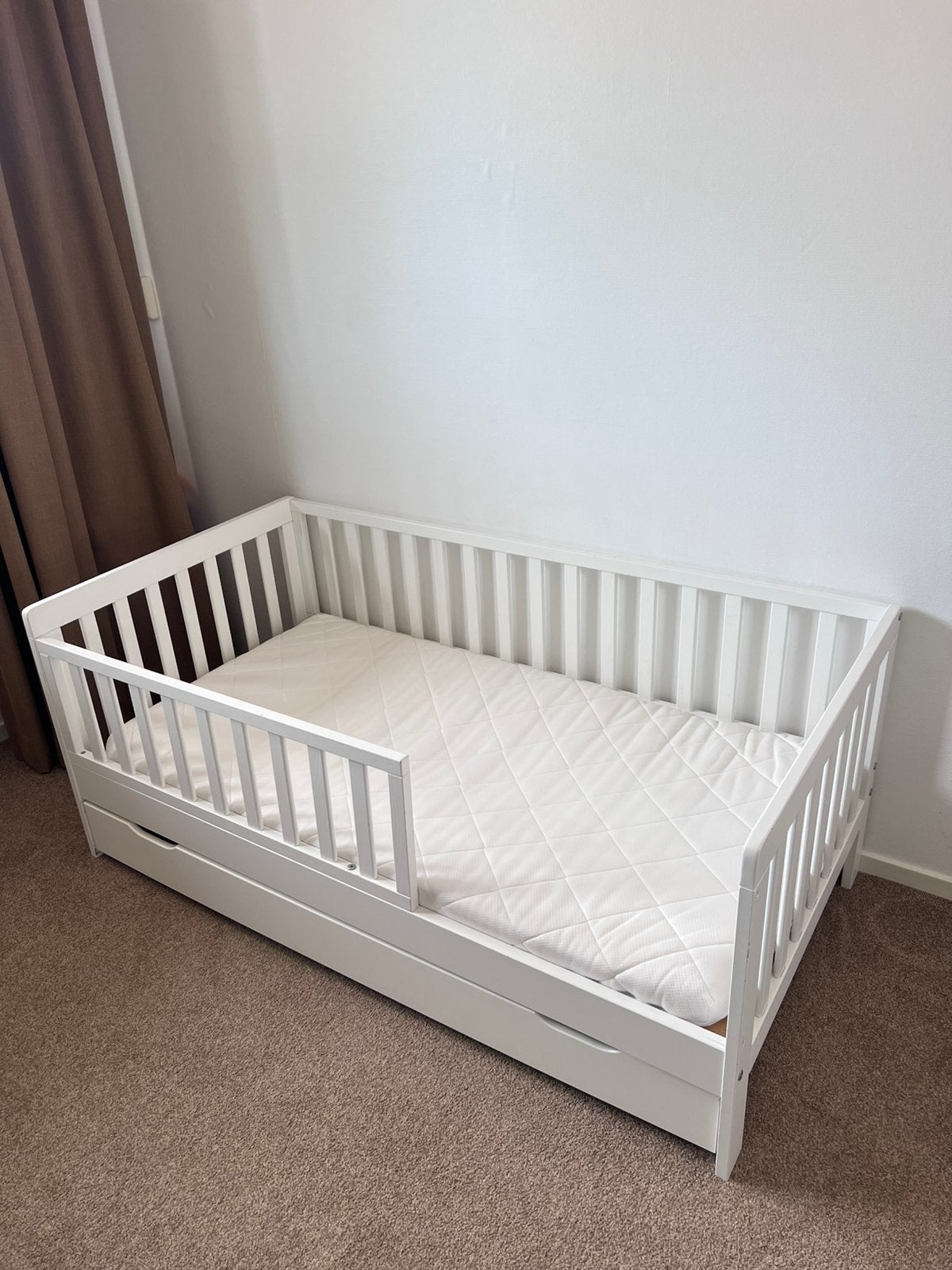 Peuterbed Plume met lade en matras 140X70 WIT, Kinderen en Baby's, Kinderkamer | Bedden, Ophalen, Gebruikt, 70 tot 85 cm, 140 tot 160 cm