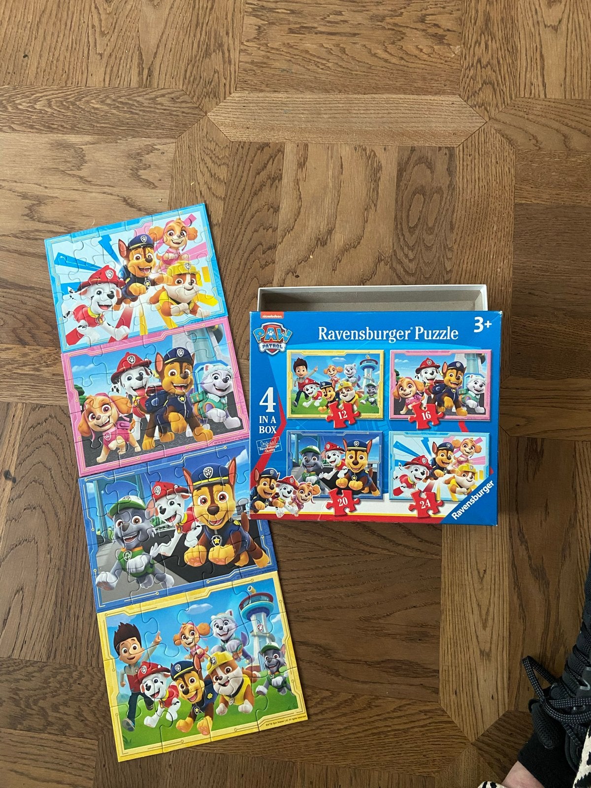 Paw Patrol Puzzelset - 4 puzzels in 1 doos, Ophalen of Verzenden, 10 tot 50 stukjes, Gebruikt, 4 tot 6 jaar