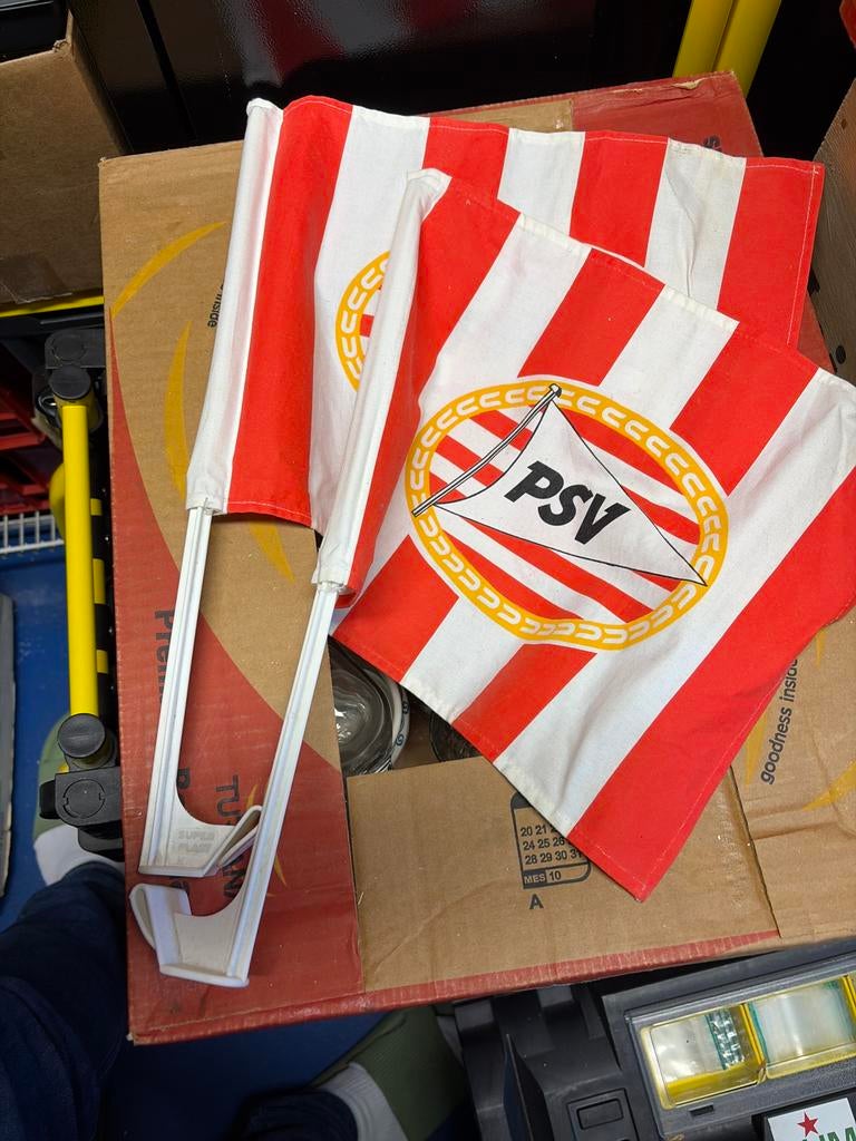 Auto raam vlaggen landskampioen PSV Eindhoven, Ophalen, Zo goed als nieuw
