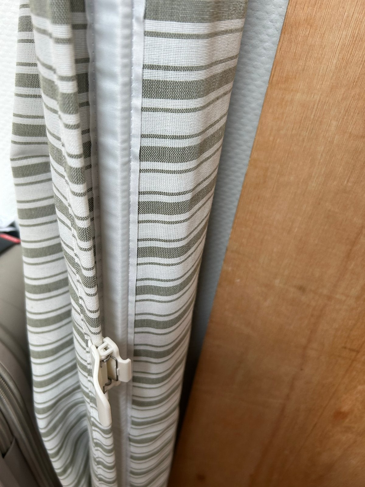 IKEA RINGBLOMMA vouwgordijn 140x160 cm beige/lichtgroen, Huis en Inrichting, Inclusief montageonderdelen, Verzenden, Beige, Zo goed als nieuw