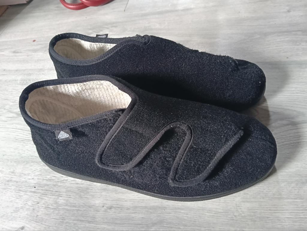 Zwarte Verbandpantoffels Maat 47, Ophalen of Verzenden, Gedragen, Zwart, Pantoffels of Sloffen