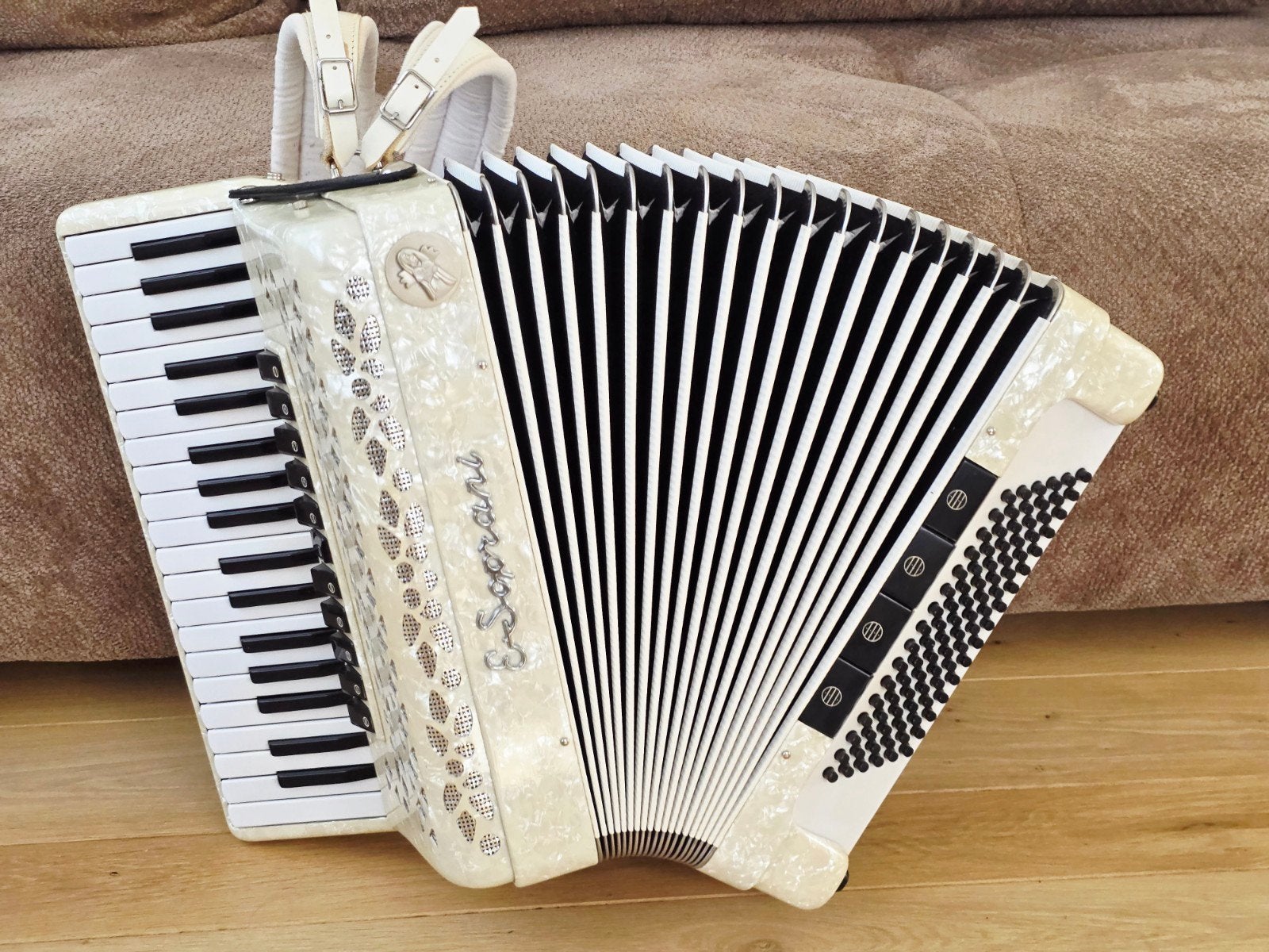Accordeon  E.Soprani 4 chorig Musette als Nieuw, Overige merken, Met riemen, Overige formaten, Zo goed als nieuw