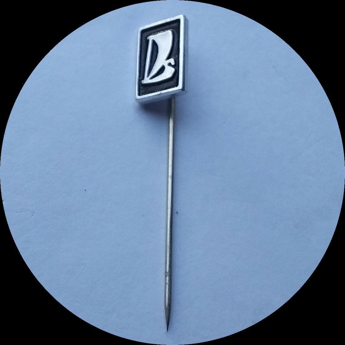LADA logo speldje, Ophalen of Verzenden, Zo goed als nieuw, Transport, Speldje of Pin