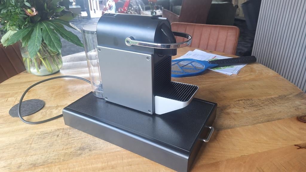 Krups Pixie Nespresso machine met cupjes en lade, Ophalen of Verzenden, Zo goed als nieuw, Koffiemachine