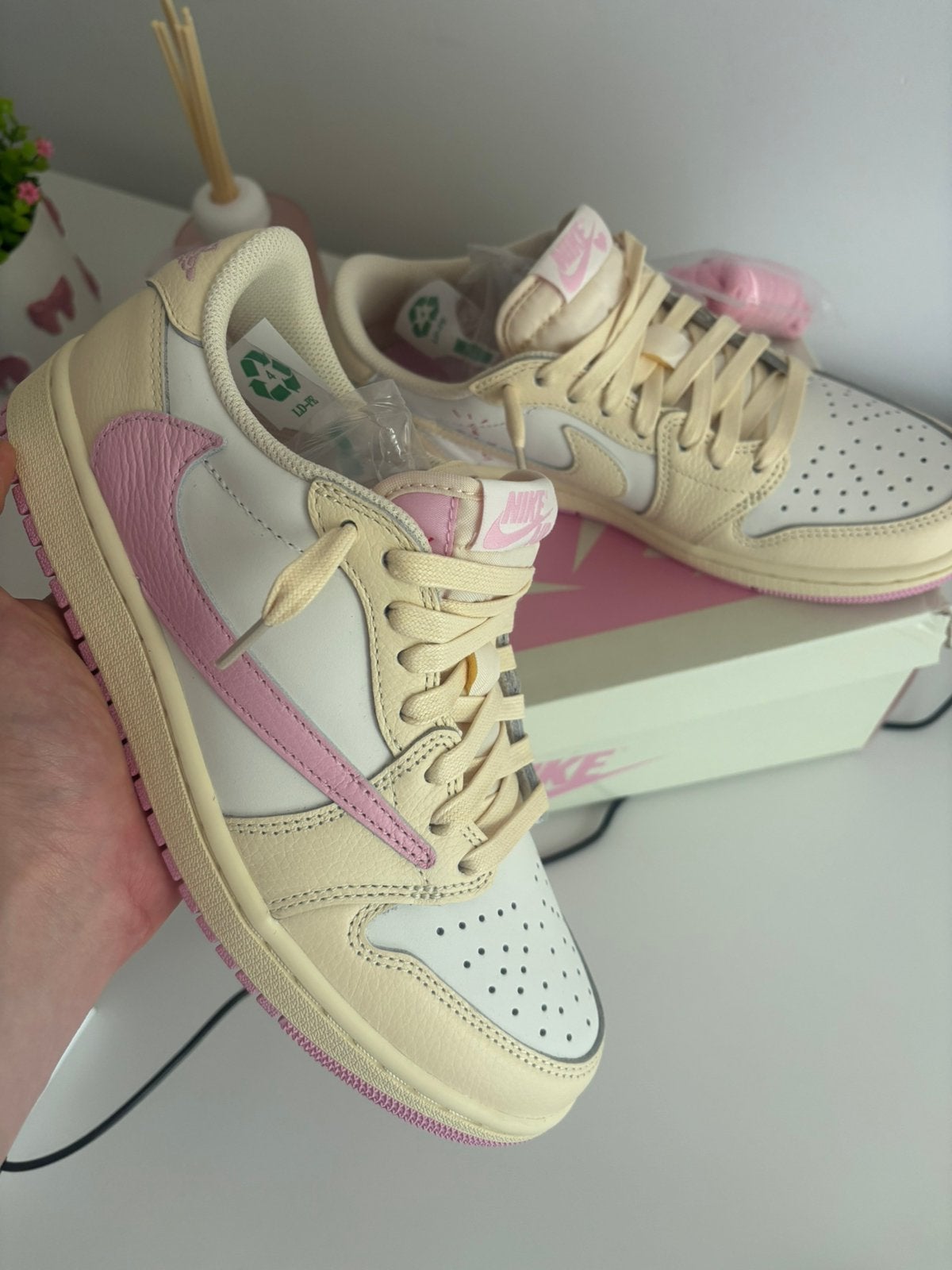 Air Jordan 1 x Travis Scott Low Shy Pink, Nieuw, Ophalen of Verzenden, Sneakers of Gympen, Roze