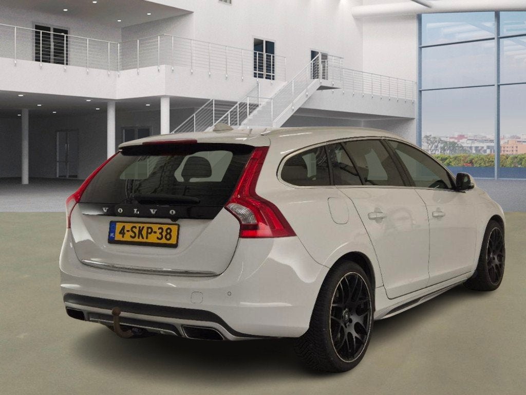 Volvo V60 2.4 D6 AWD Plug-In Hybrid Summum Automaat Pano, Automaat, Wit, Vierwielaandrijving, 11 kWh