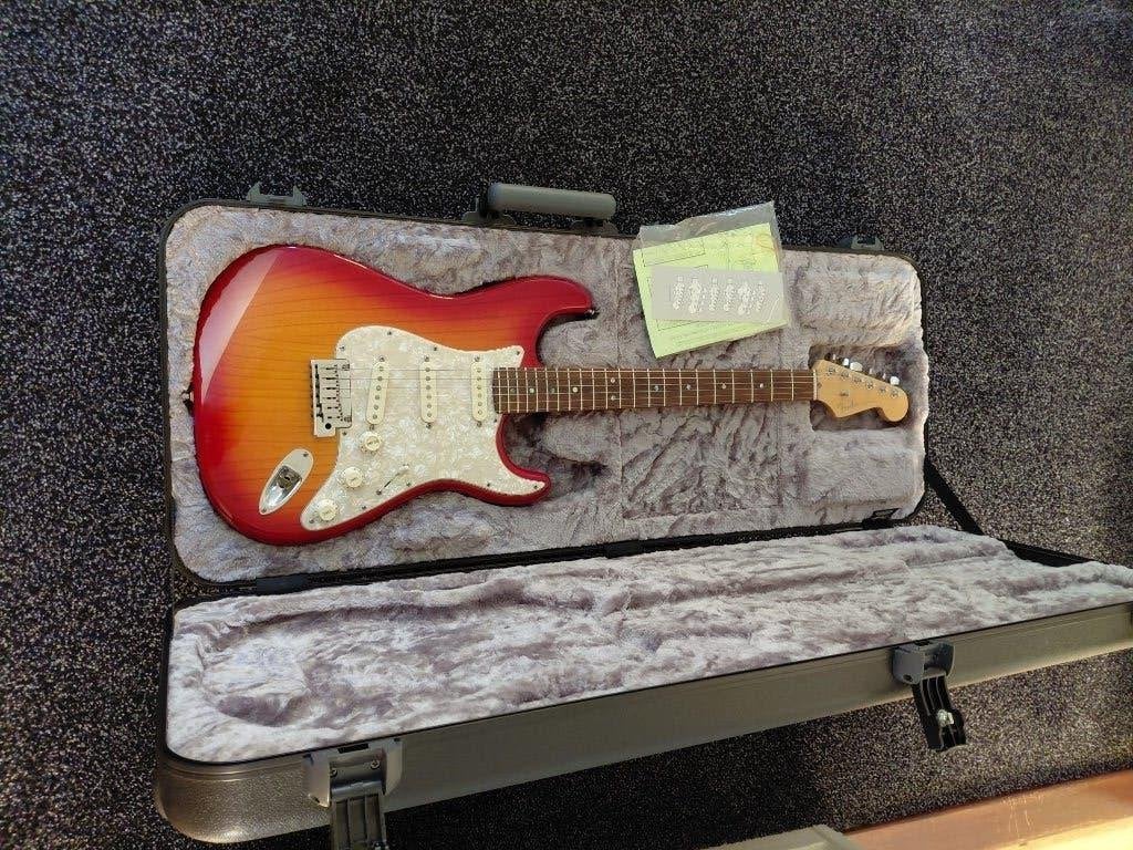 Fender De Luxe Stratocaster USA Aged cherry burst S1 switch, Ophalen, Zo goed als nieuw, Solid body, Fender