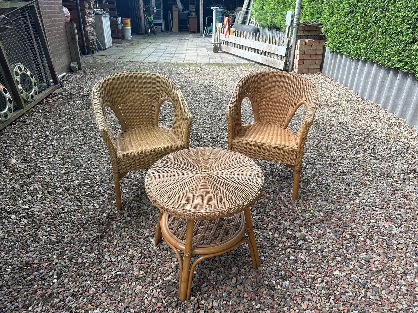 Rotan zitje: 2 stoelen en 1 tafeltje, Tuin en Terras, Tuinstoelen, Ophalen, Gebruikt, Rotan