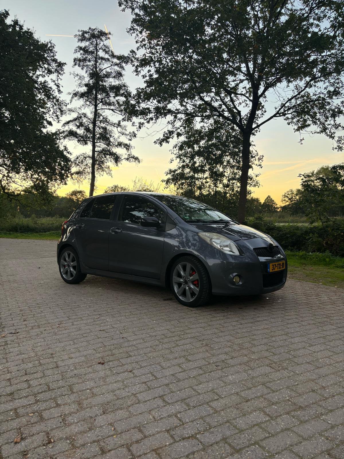 Toyota Yaris 1.8 T-Sport /Carplay/Airco/Cruise, Auto's, Voorwielaandrijving, Stof, Zwart, 4 cilinders