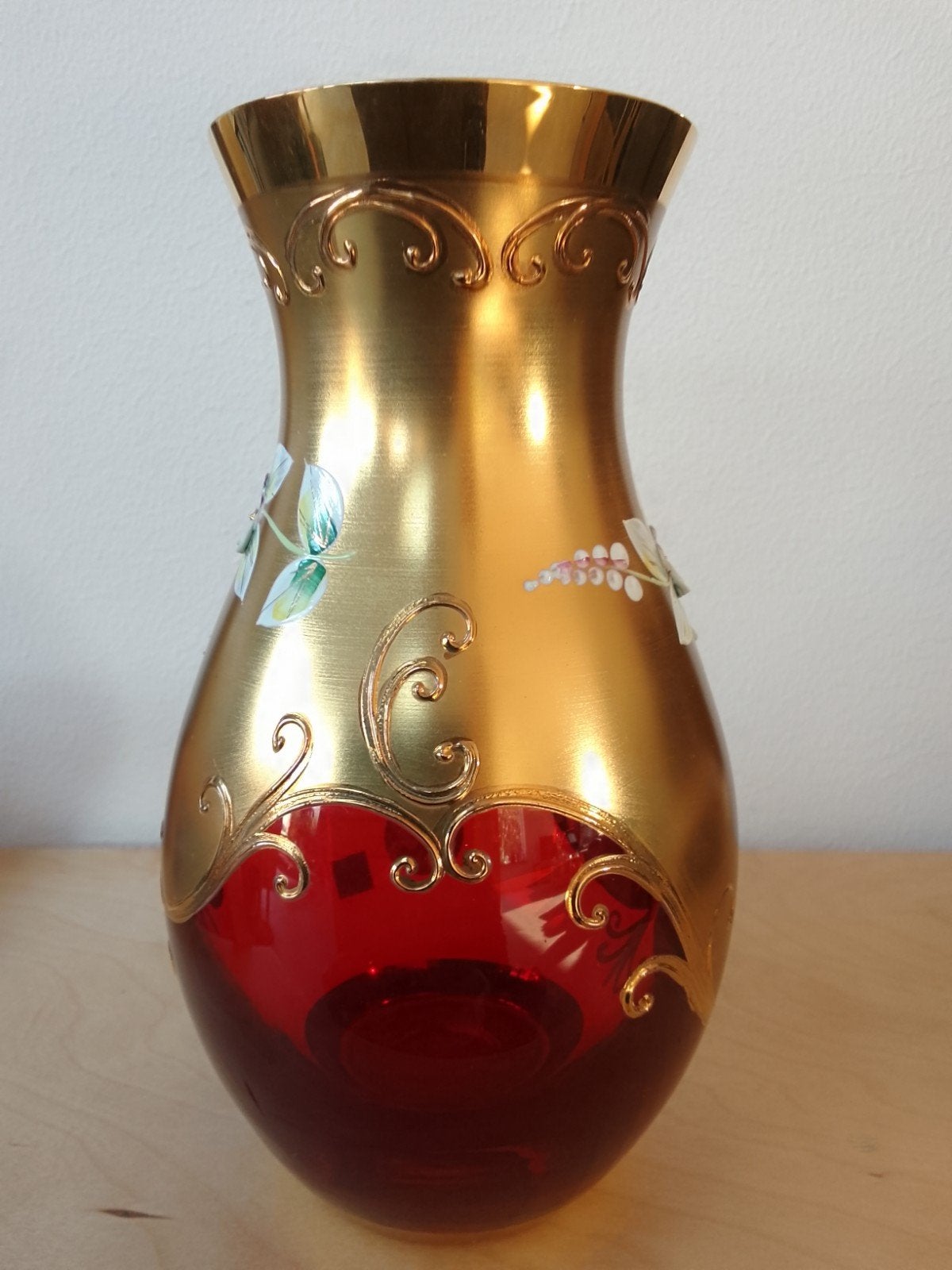 Boheems vintage cranberry, vergulde glazen vaas met emaille, Ophalen of Verzenden