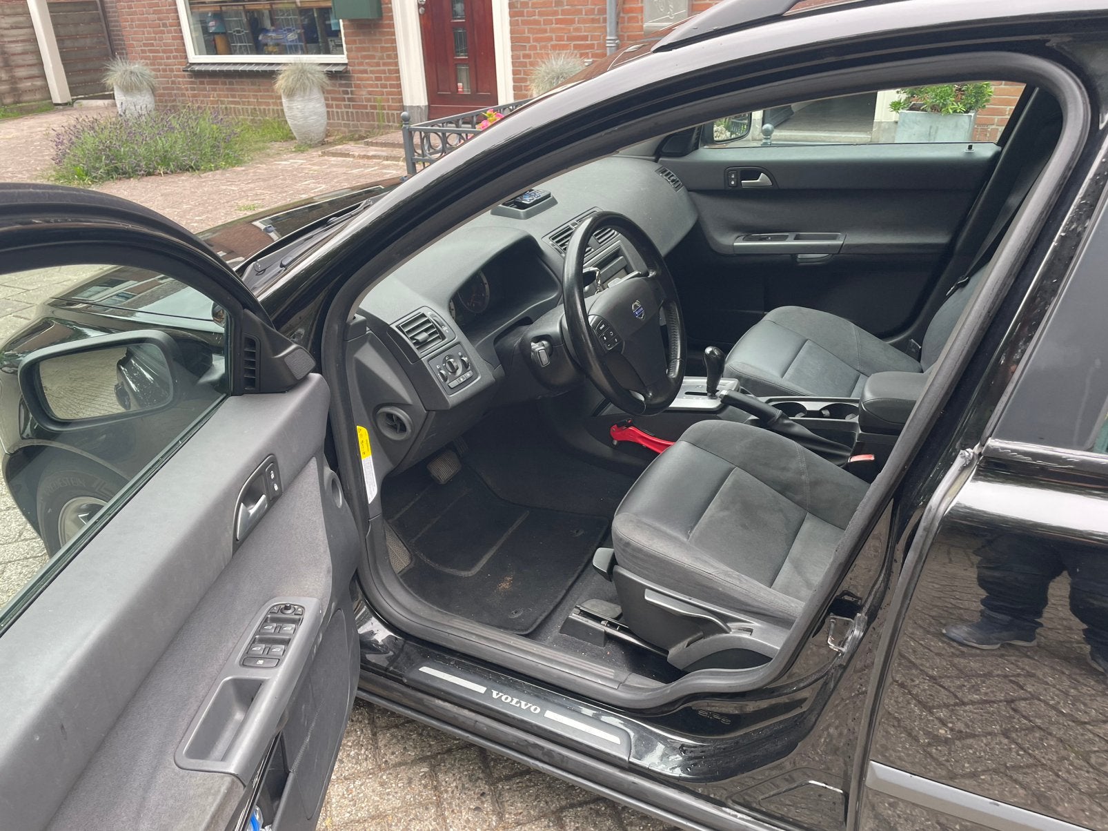 Volvo V50 2.4 140PK Geartronic 2004 Zwart, Stof, 700 kg, Zwart, Particulier