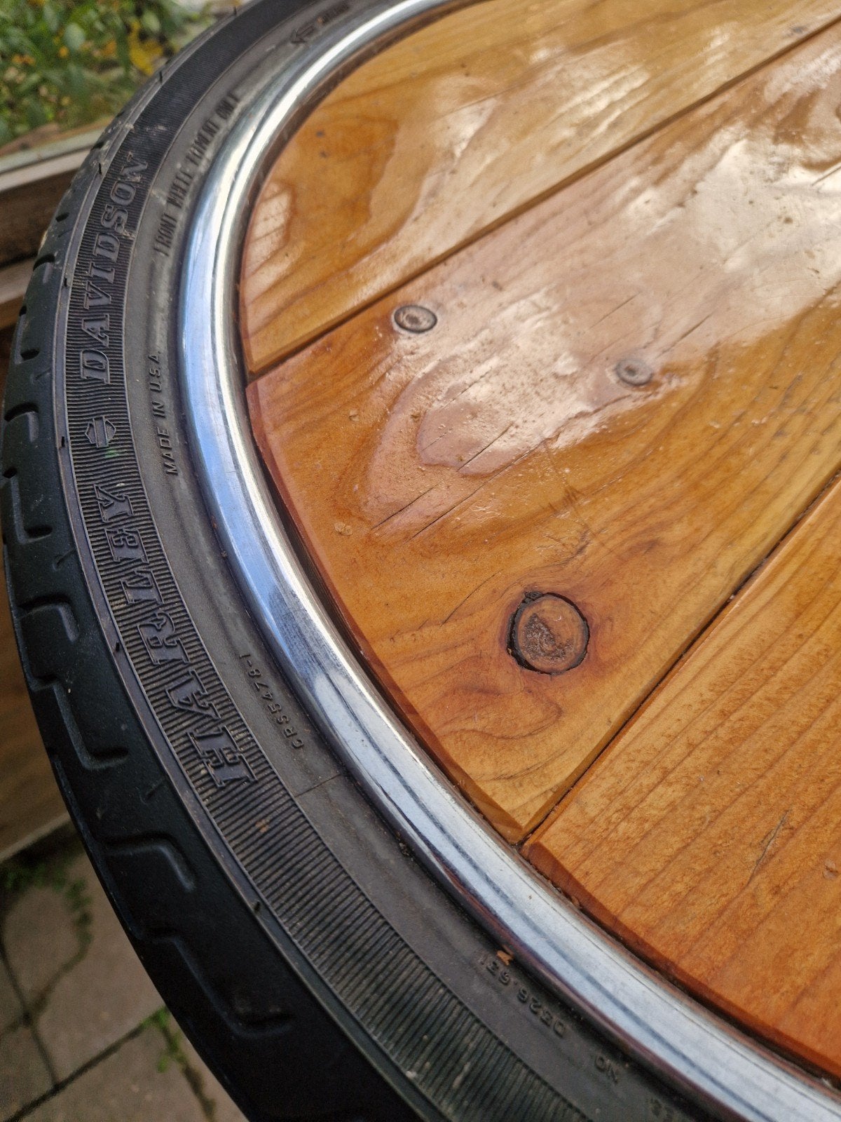 Unieke statafel van Harley Davidson band en hout, Ophalen of Verzenden, Gebruikt