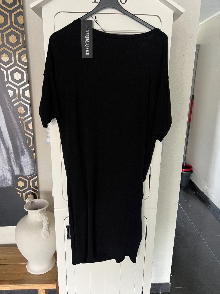 Nieuw met kaartje zwarte jurk Juffrouw Jansen mt m, Maat 38/40 (M), Zwart, Nieuw, Ophalen of Verzenden