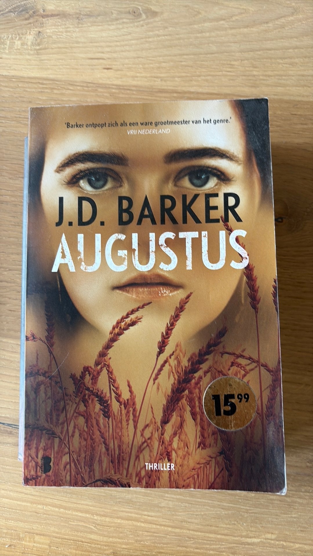 J.D. Barker - Augustus, Ophalen of Verzenden, Zo goed als nieuw, J.D. Barker