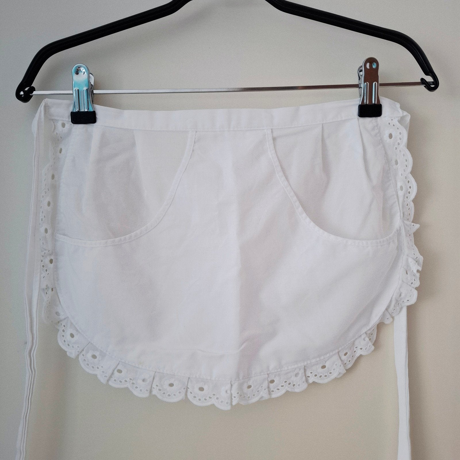 Wit katoenen serveerschort met broderie, Wit, Onbekend, Ophalen of Verzenden, Zo goed als nieuw