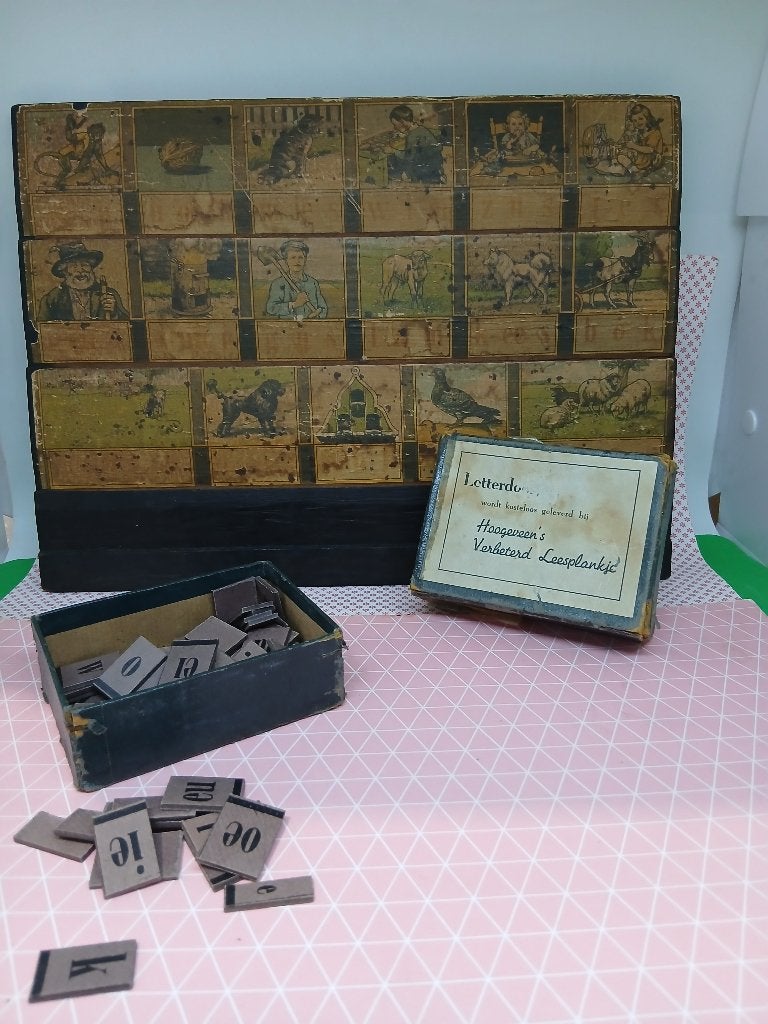 Antiek  Hoogeveen,s Verbeterd Leesplankje, Ophalen of Verzenden