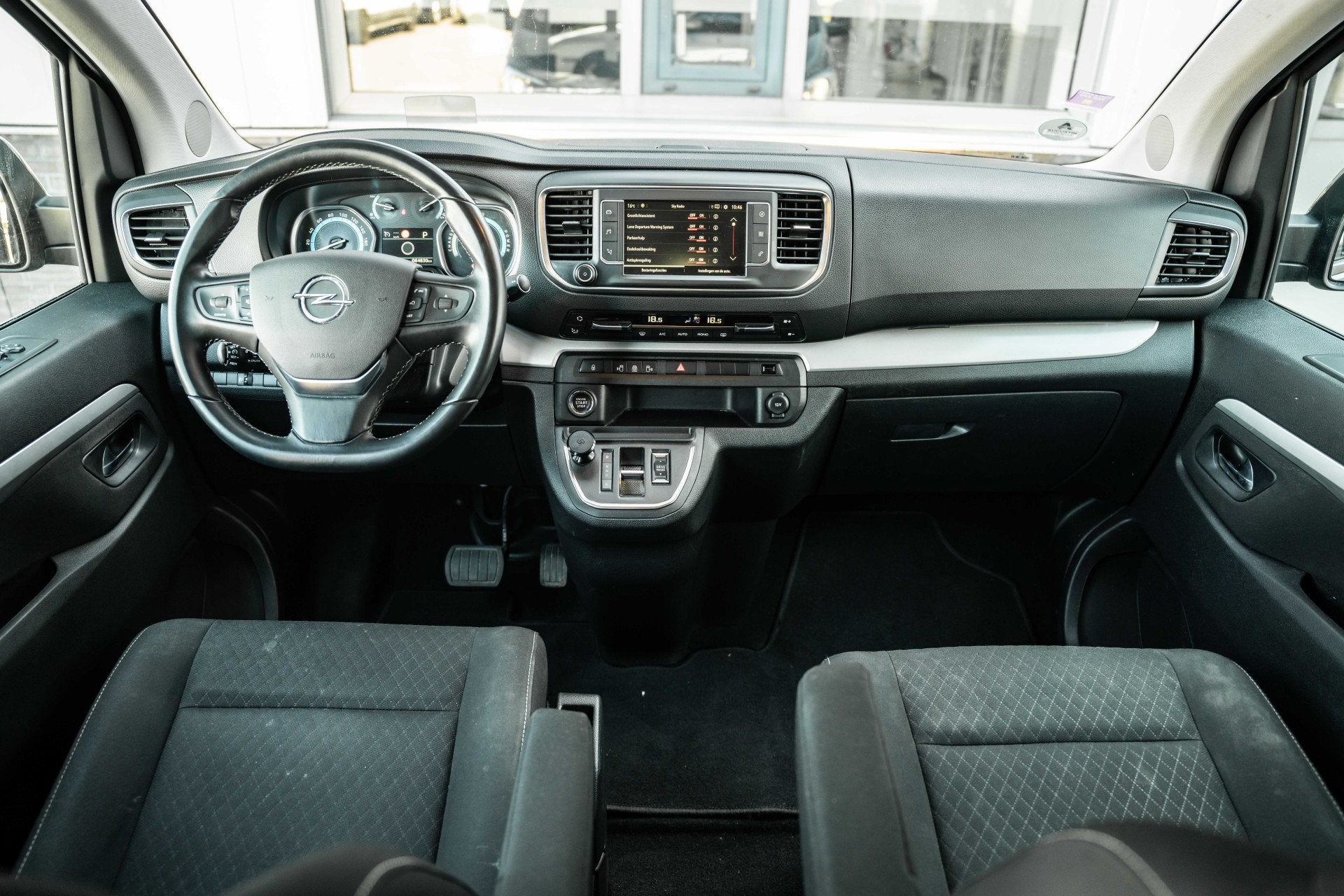 Opel Zafira-e Life L2H1 | 50 kWh | BTW auto (bj 2021), Gebruikt, Zwart, Zafira, 6 stoelen