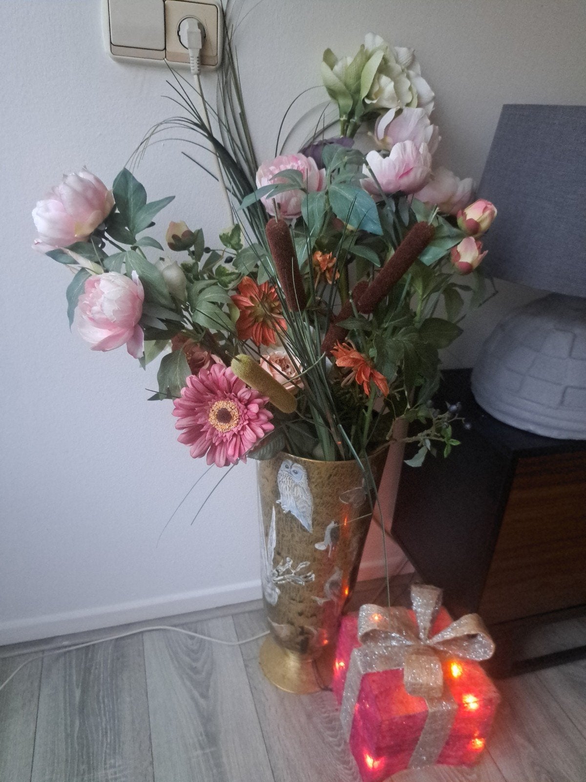Grote vaas met kunstbloemen - decoratief en kleurrijk, Ophalen, Gebruikt, Meerkleurig, Overige materialen