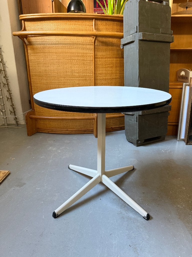 Vintage ronde bijzettafel, schooltafel, plantentafeltje, Ophalen