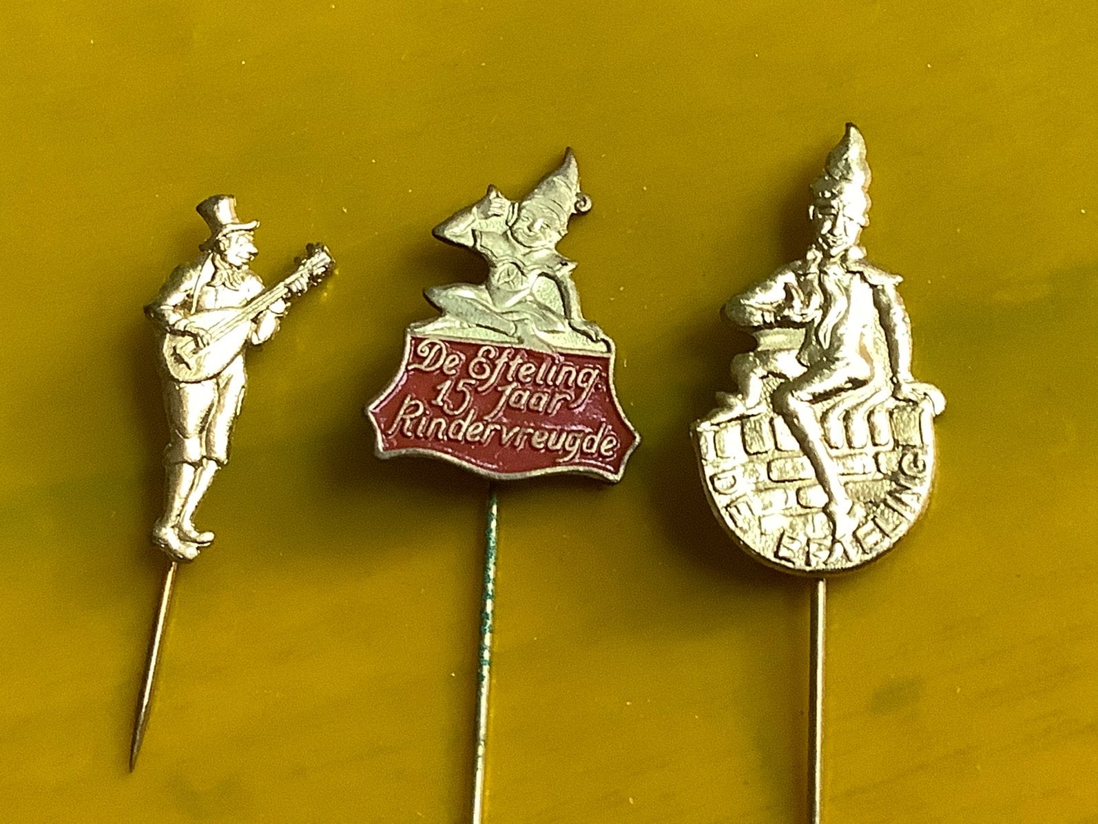 3 oude speldjes van De Efteling, Ophalen of Verzenden, Zo goed als nieuw, Button of Speldje