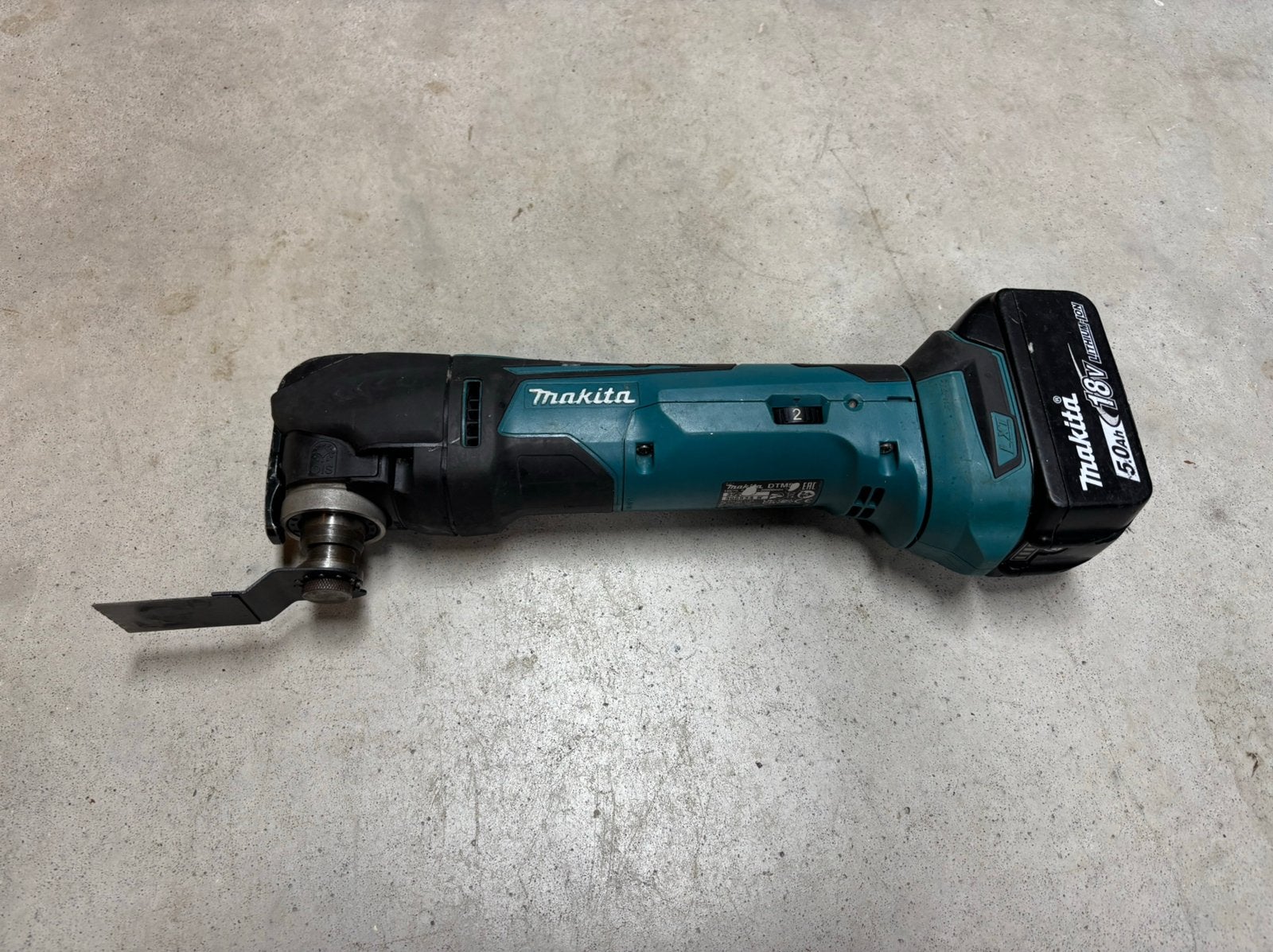 Makita DTM51Z multitool incl. 5ah accu, Ophalen of Verzenden, Zo goed als nieuw