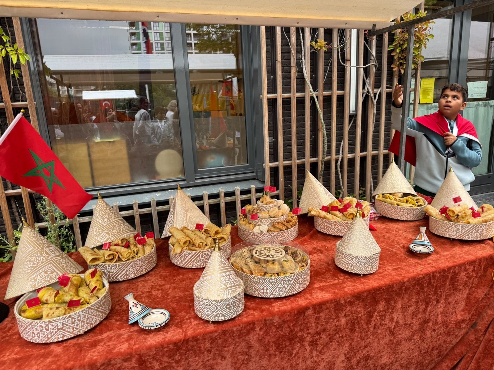 tfayer set te huur, Ophalen