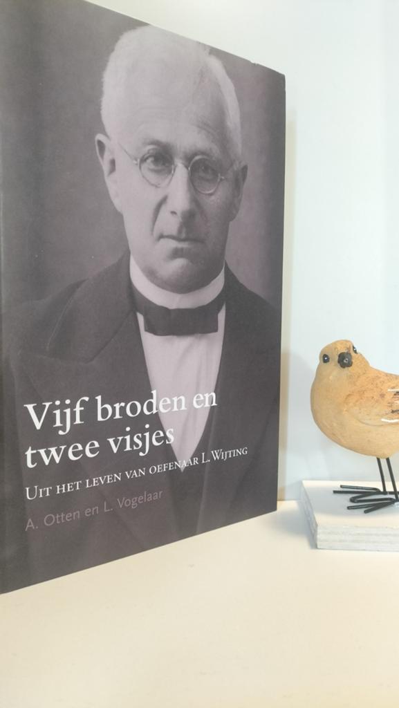 Otten, A. e.a; Vijf broden en twee visjes (L. Wijting), Ophalen of Verzenden, Gelezen, Christendom | Protestants