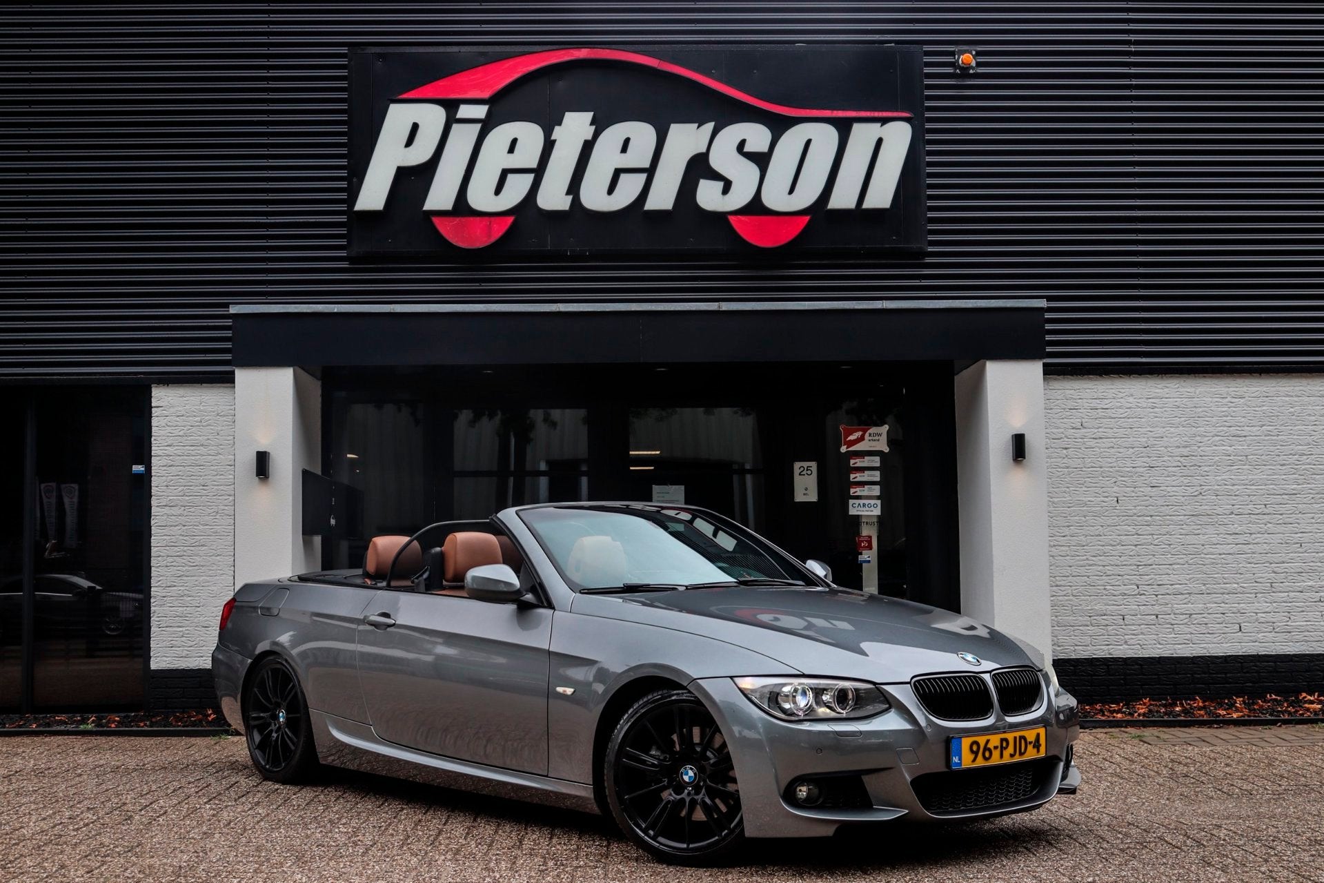 BMW 3-serie Cabrio 325i M-Pakket NAP MEMORY LEDER TREKHAAK, Achterwielaandrijving, Gebruikt, Cabriolet, 4 stoelen