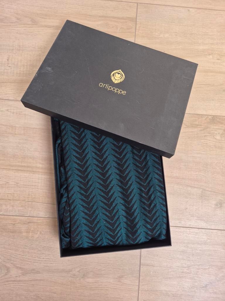 Artipoppe Draagdoek - Zwart/Groen Chevron Patroon, Overige merken, Draagdoek, Ophalen of Verzenden, Zo goed als nieuw