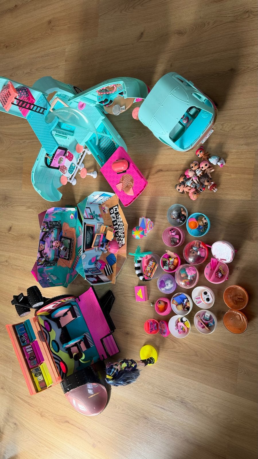 L.O.L. Surprise set: Vliegtuig, camper, huisjes en poppen, Ophalen, Gebruikt, Meisje
