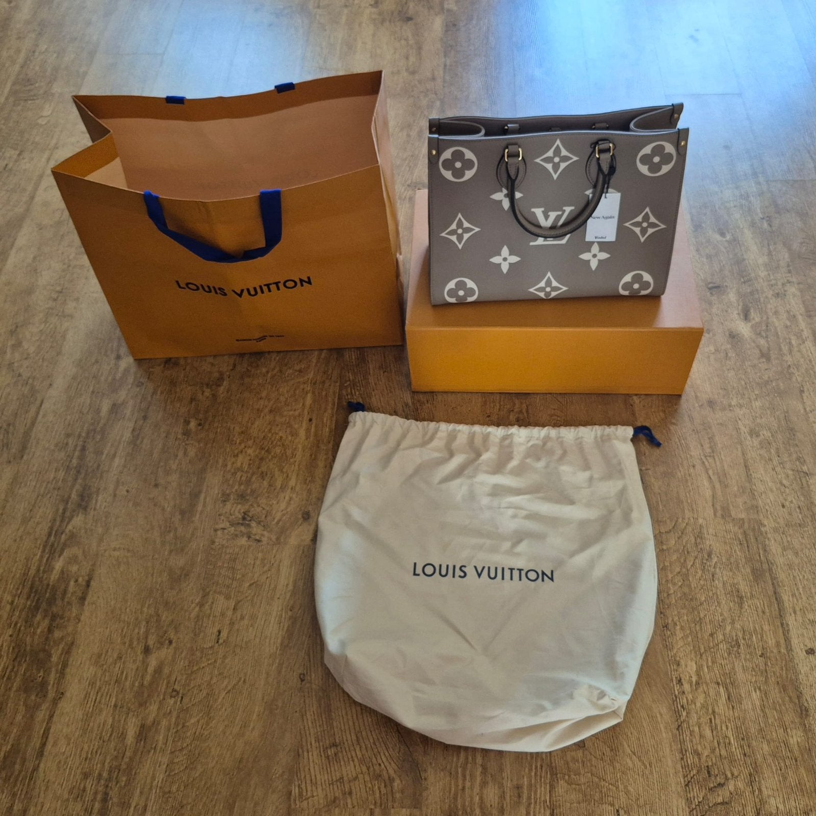 LV OnTheGo Tote MM, Ophalen, Zo goed als nieuw, Bruin, Handtas