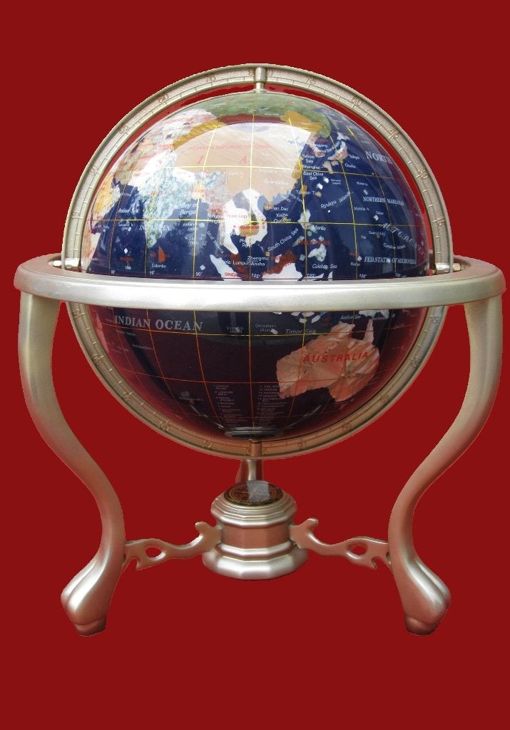 Prachtige wereldbol in half-edelsteen, Ophalen