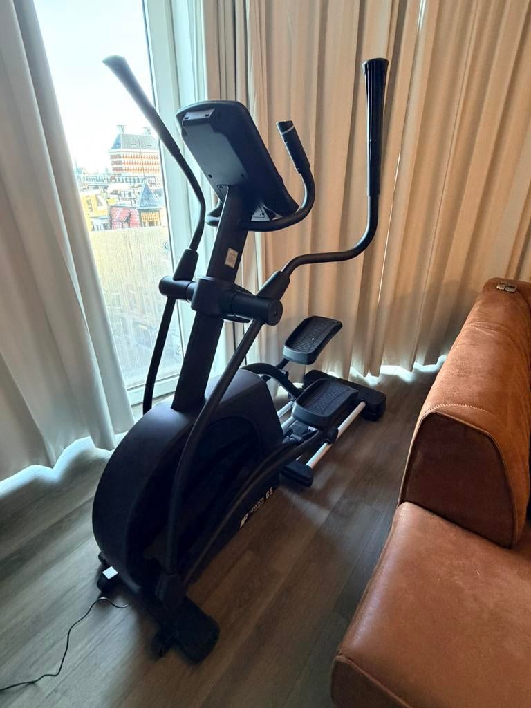 Ongebruikte Crosstrainer (elliptische) Nieuwprijs €1.300, Ophalen, Benen, Zo goed als nieuw, Crosstrainer