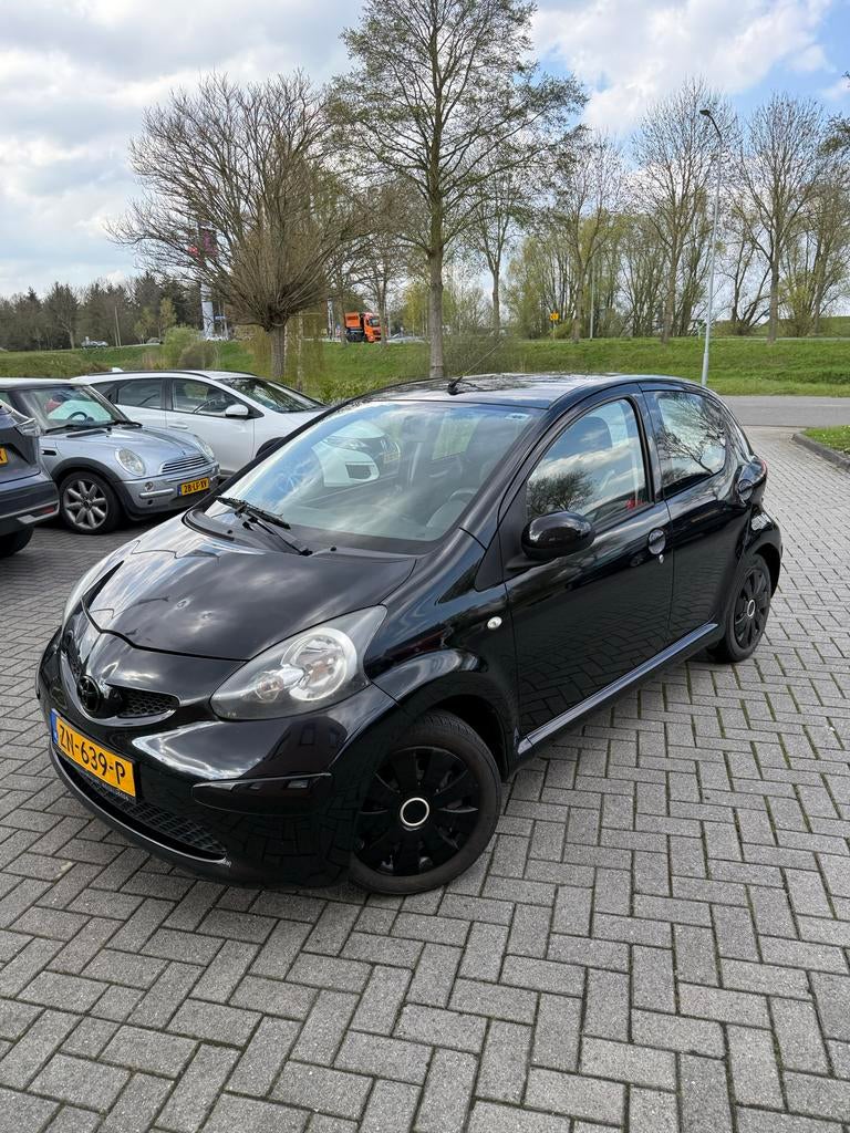 Toyota Aygo nieuwe APK  1.0 12V Vvt-i 5DRS MMT 2008 Zwart, Auto's, 4 stoelen, Particulier, Geïmporteerd, 998 cc