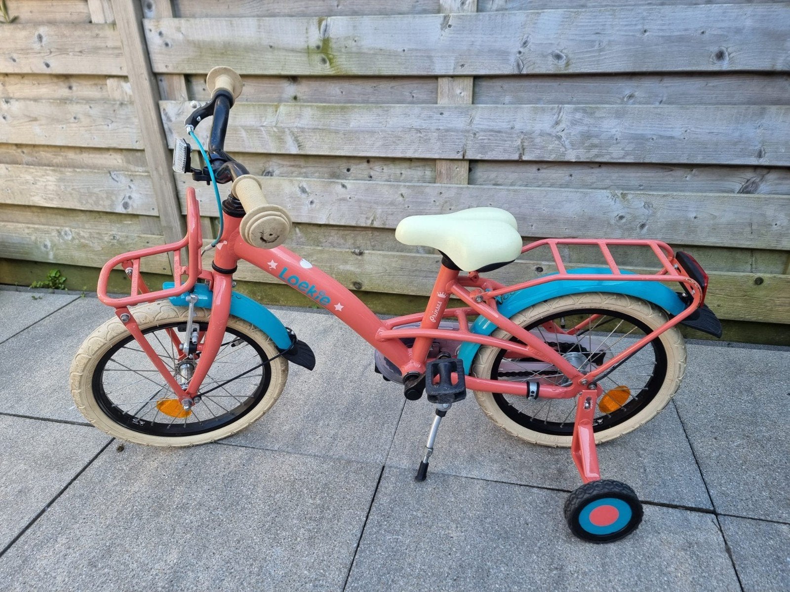 Loekie kinderfiets - Weinig gebruikt, goede staat!, Terugtraprem, Zijwieltjes, Loekie, Ophalen of Verzenden
