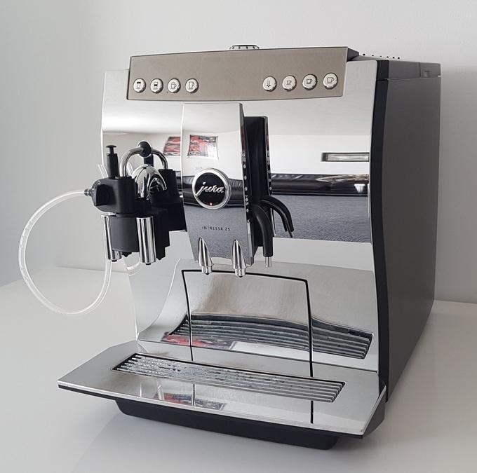 Jura Impressa Z5 Chrome Volledig Gereviseerd, Ophalen, Gemalen koffie, Gebruikt, 10 kopjes of meer