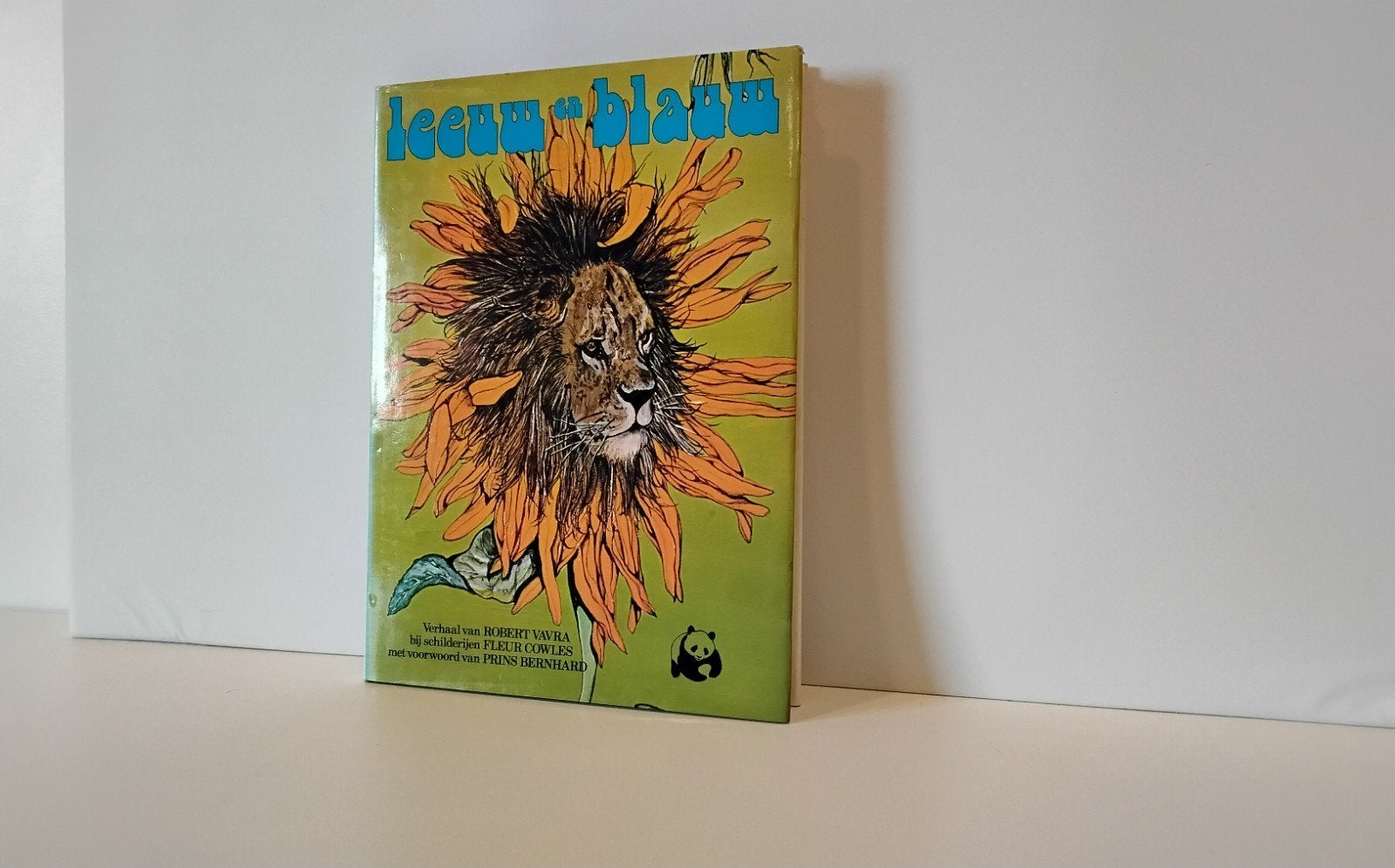 Leeuw en Blauw - Robert Vavra & Fleur Cowles (1973), Ophalen of Verzenden, Zo goed als nieuw, Sprookjes