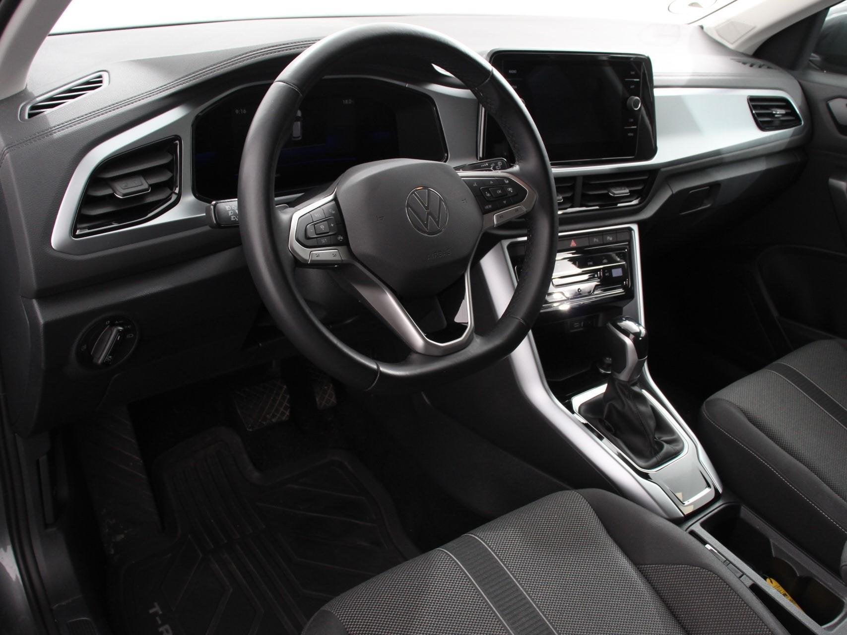 Volkswagen T-Roc 1.5 TSI 150pk DSG Life Navigatie Apple Carp, Stof, 4 cilinders, 150 pk, Bedrijf