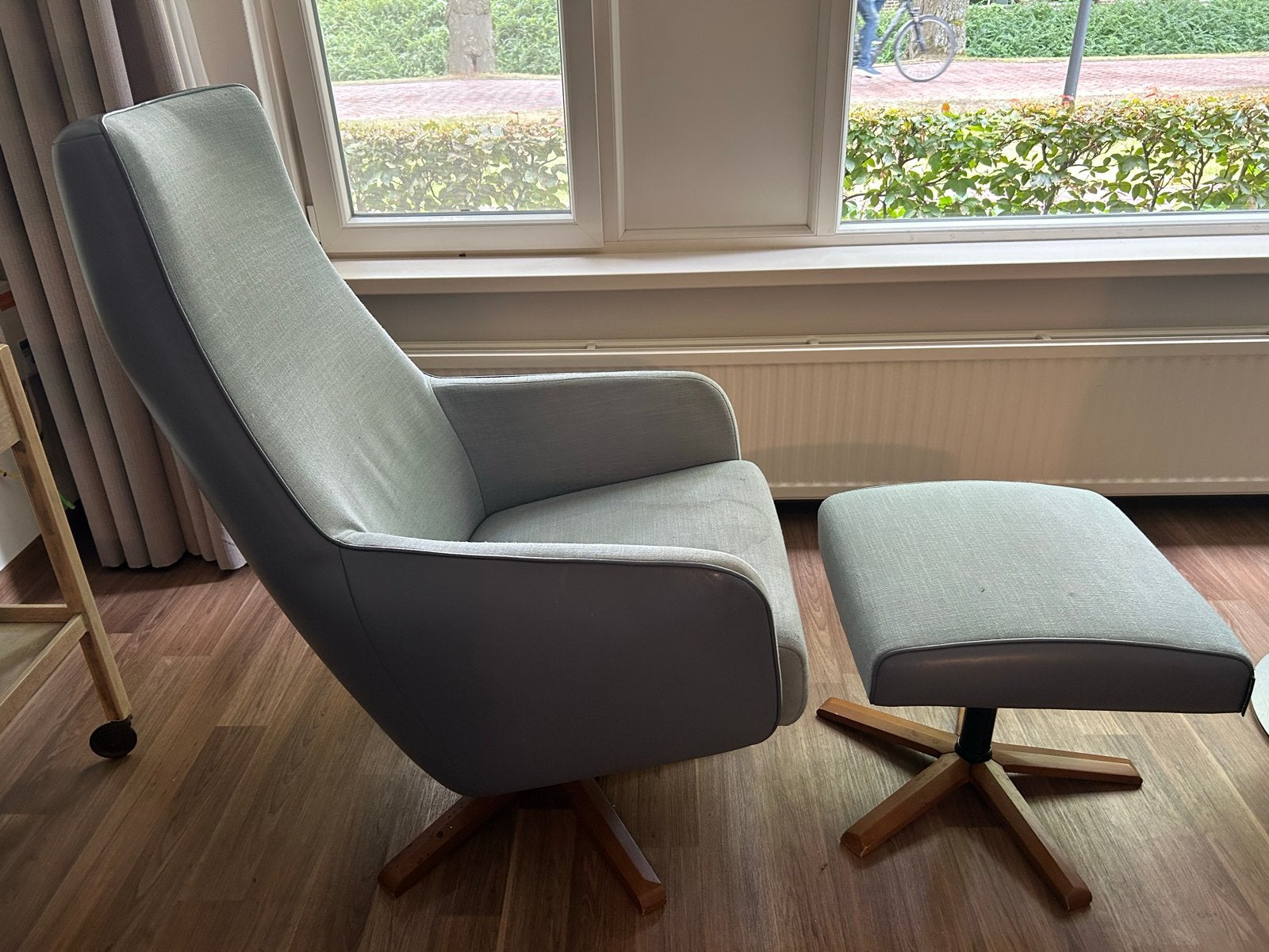 Prominent Draaifauteuil met Voetenbank - Blauw, Ophalen, Gebruikt, Hout, 75 tot 100 cm