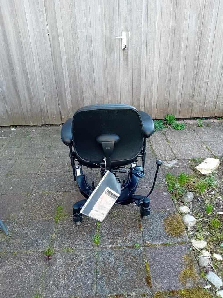 Trippelstoel Vela tango 700 B, Huis en Inrichting, Stoelen, Ophalen of Verzenden, Gebruikt, Zwart, Eén